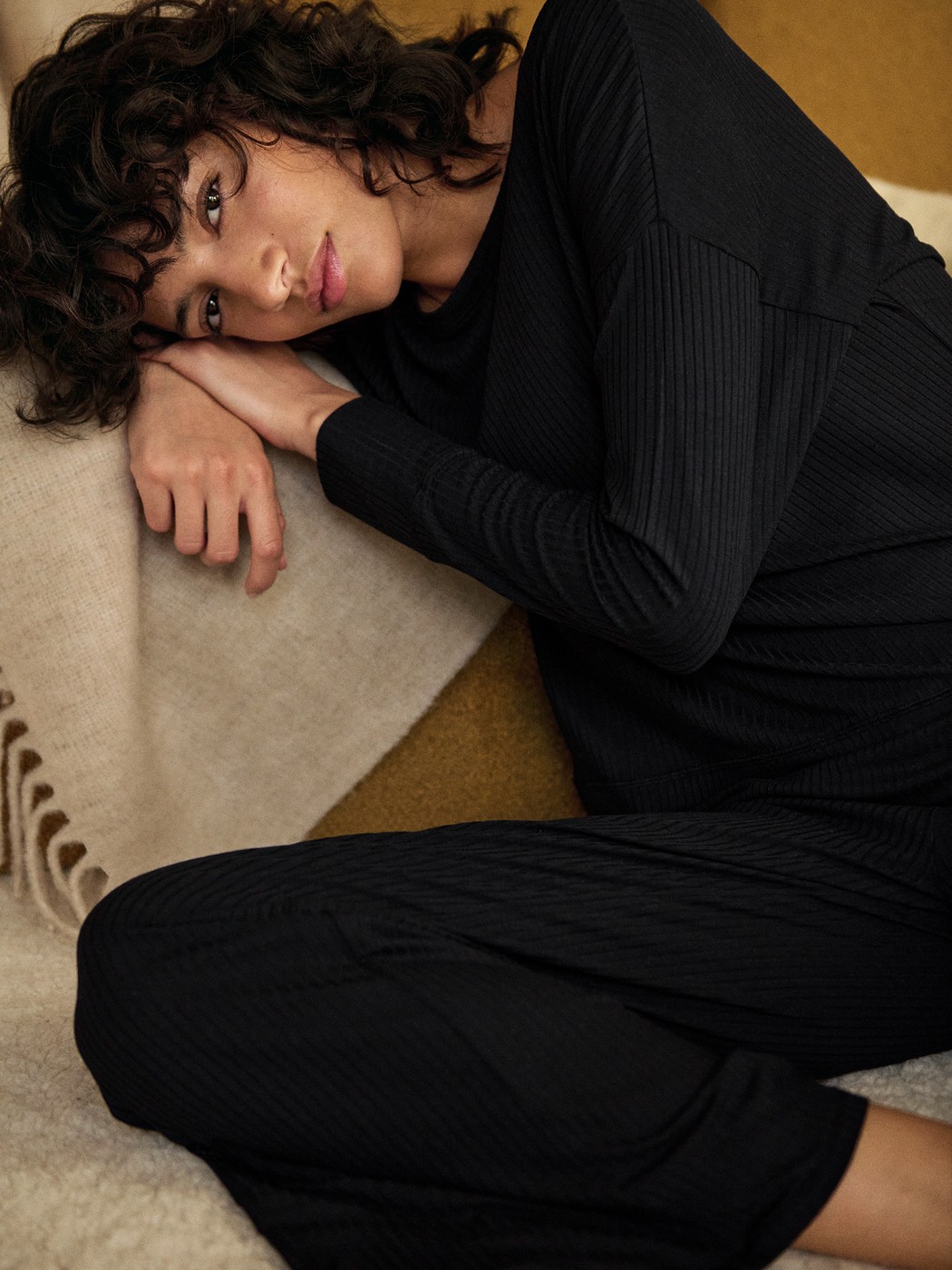 Women model is wearing Lounge trousers made of Modal in Black, Unicoloured from the Feminine Lounge series by CALIDA, Additional Image