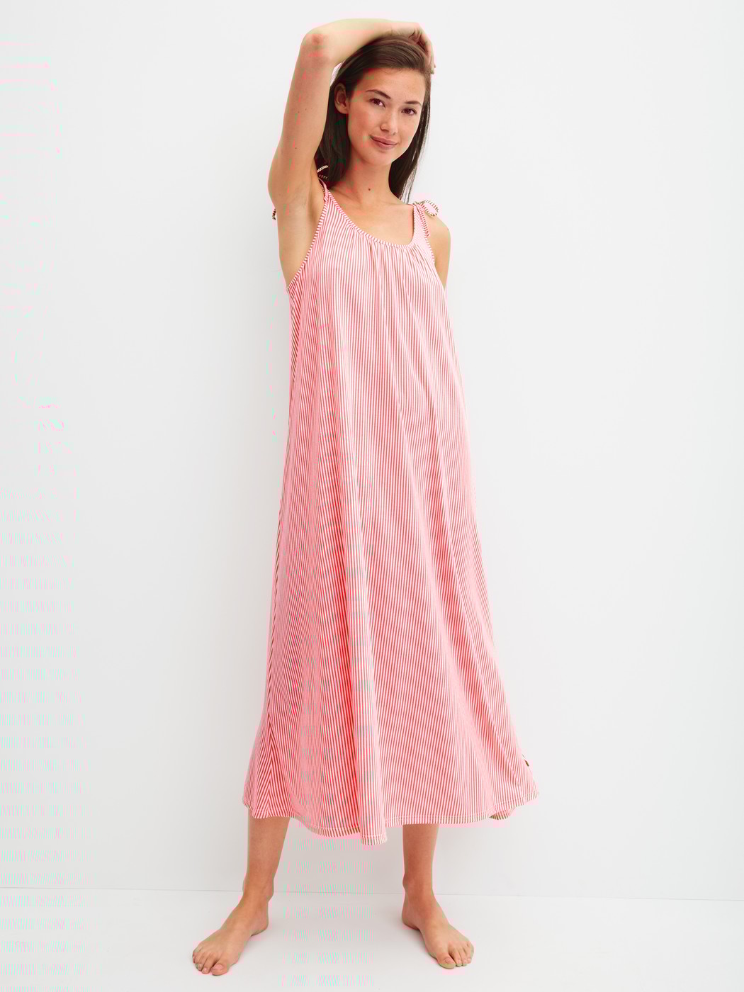 La modella / Il modello Donna indossa Camicia da notte, lunghezza 125 cm in Cotone di colore Rosa, Tinta unita, della serie Favourites Beach di CALIDA, Vista frontale