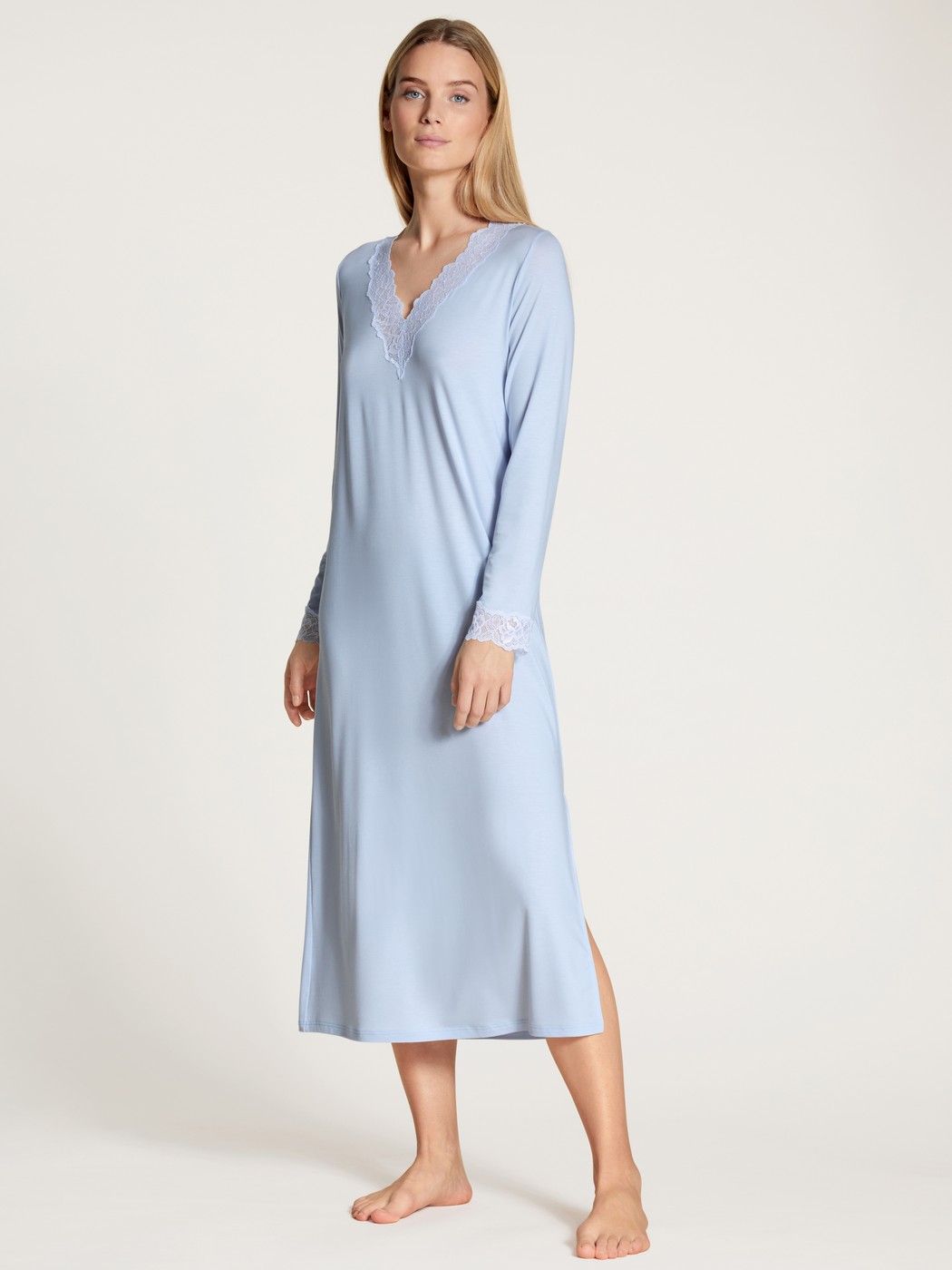 Long-sleeved nightdress