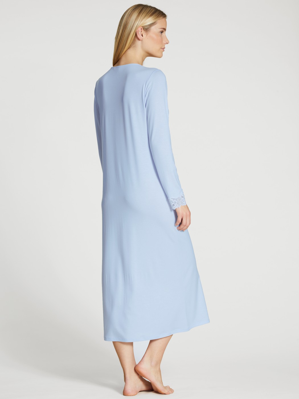 Long-sleeved nightdress