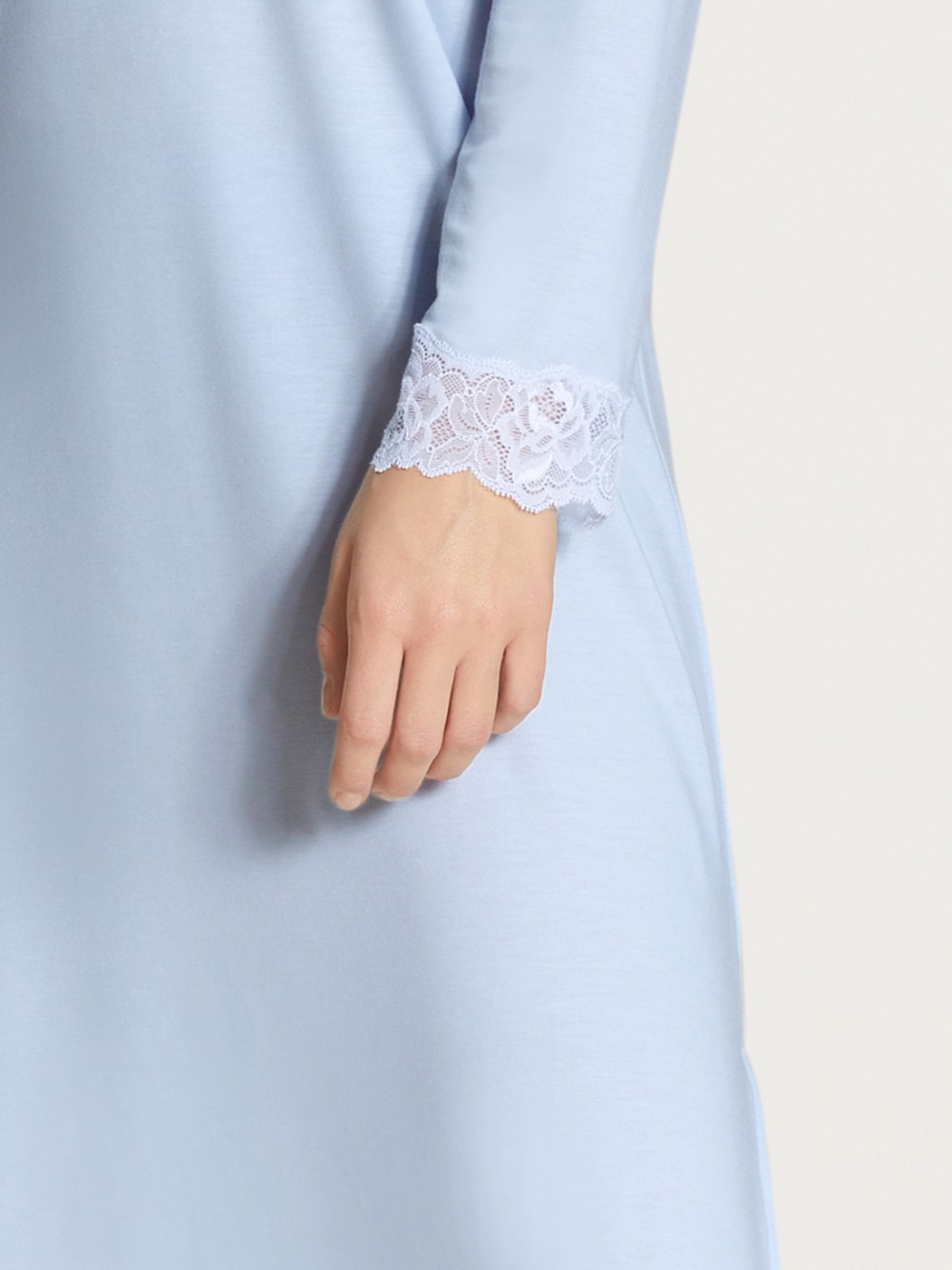 Long-sleeved nightdress