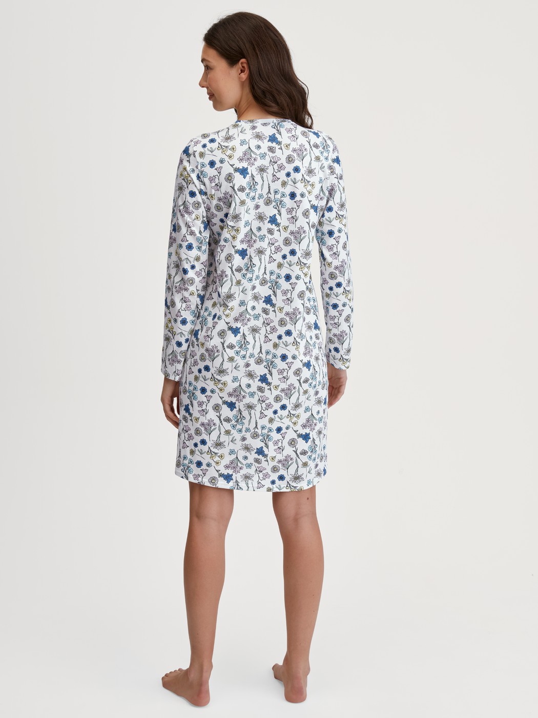 Women model is wearing Long-sleeve nightdress, length 100 cm made of 100% Cotton in Blue, Floral from the Flower Nights series by CALIDA, Back view