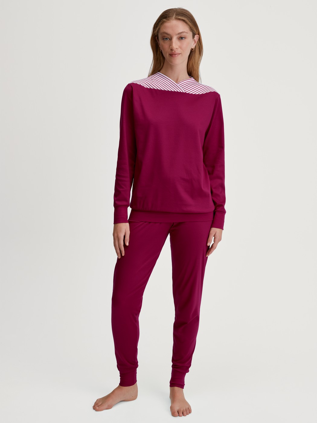 Women model is wearing Pyjama with cuff made of 100% Cotton in Pink, Unicoloured from the Soulmate series by CALIDA, Front view