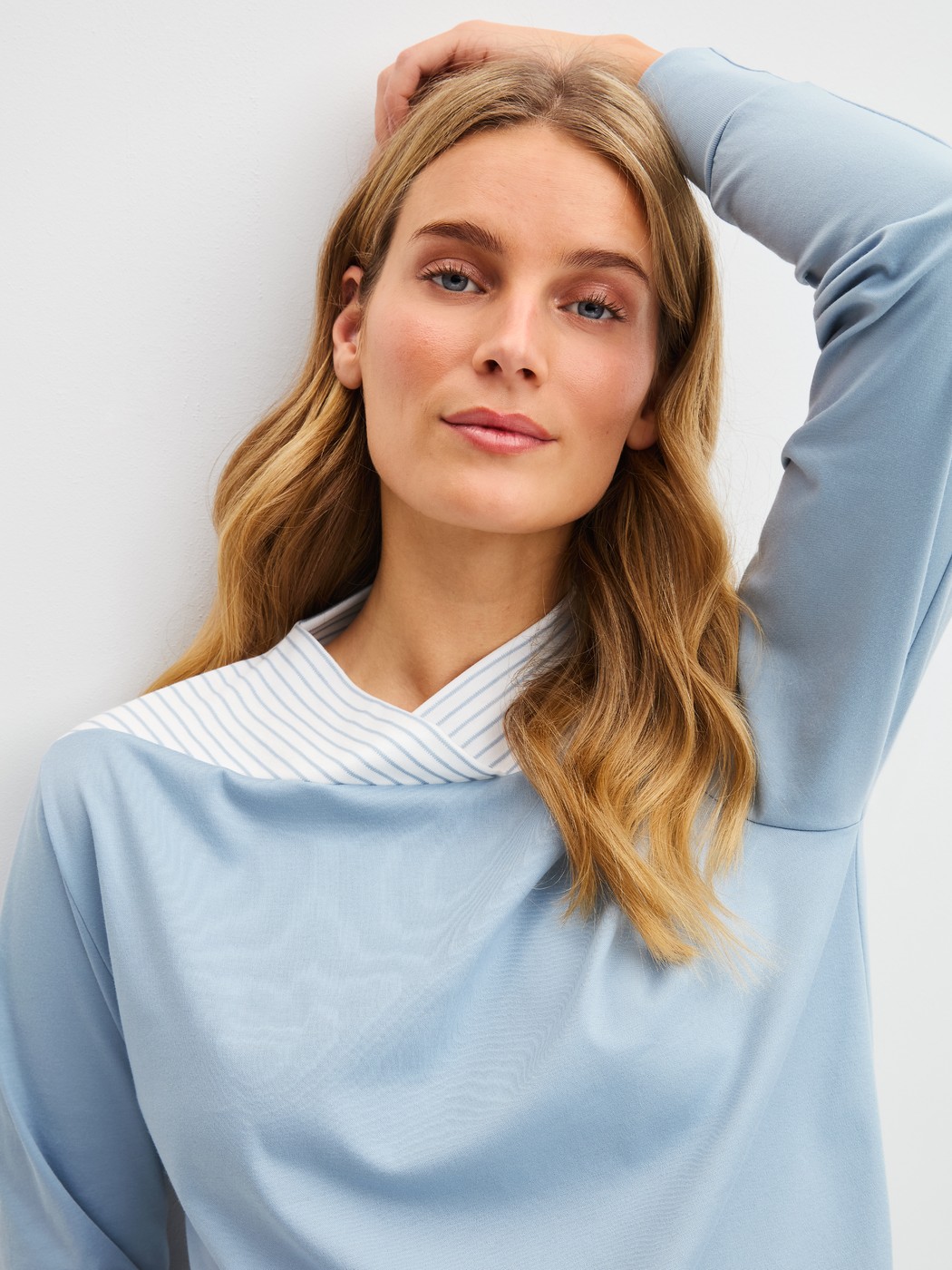Women model is wearing Pyjama with cuff made of 100% Cotton in Grey, Striped from the Soulmate series by CALIDA, Additional Image