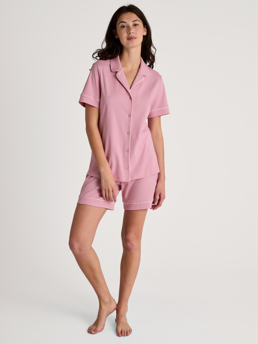 Short pyjama, buttoned through with silk