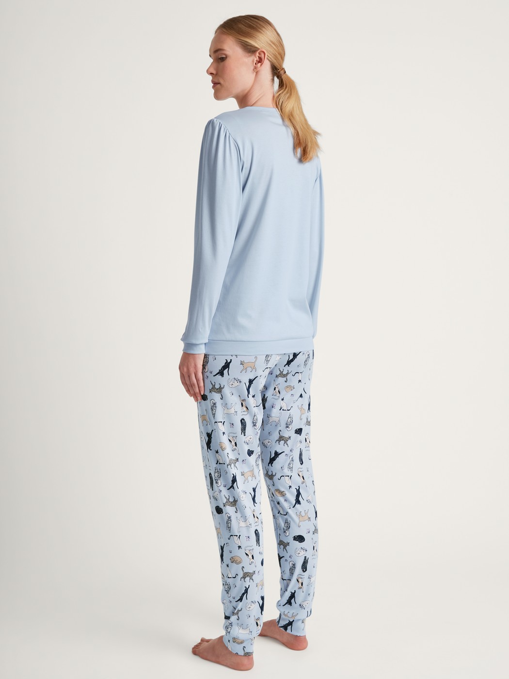 Pyjama with cuff