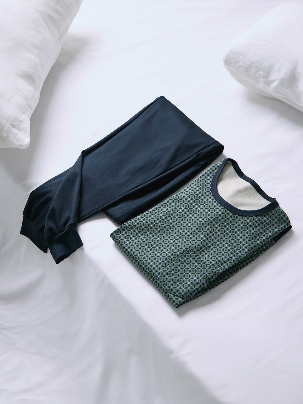 Herren - Bündchen-Pyjama aus 100% Baumwolle in Grün, Gemustert aus Serie Relax Comfy 3 von CALIDA, Detail