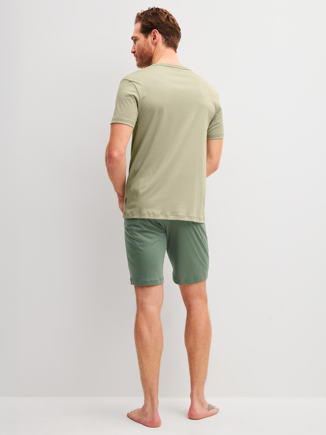 Men model is wearing Short pyjamas made of Cotton in Green, Unicoloured from the Relax Superlight series by CALIDA, Back view