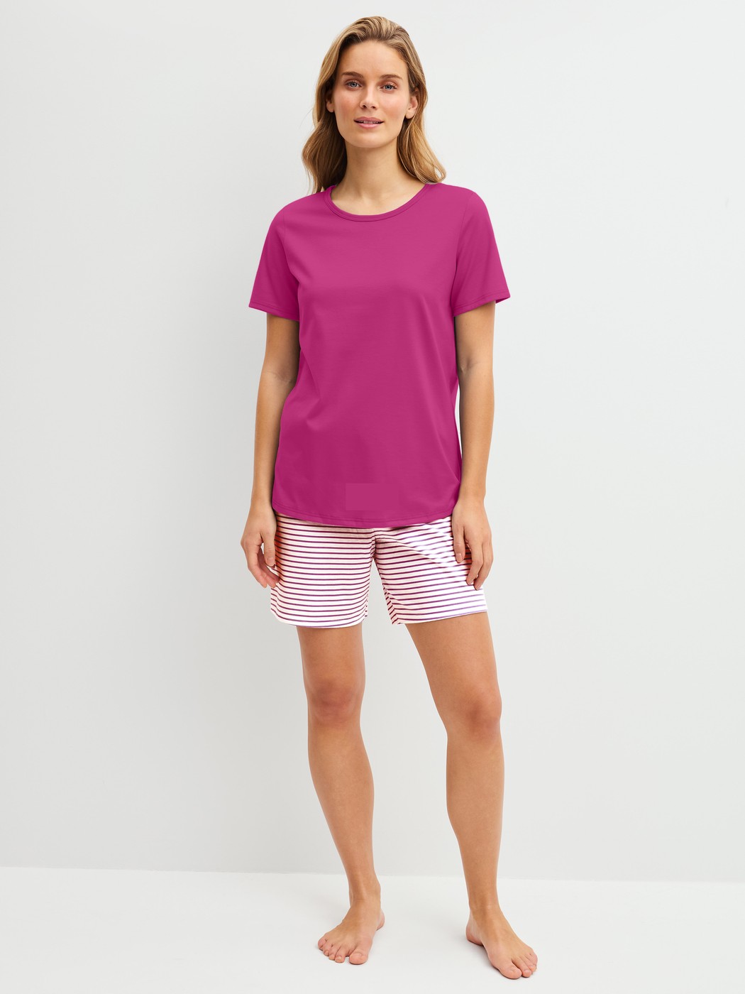 Women model is wearing Short pyjama made of 100% Cotton in Red, Patterned from the Cotton Special series by CALIDA, Front view