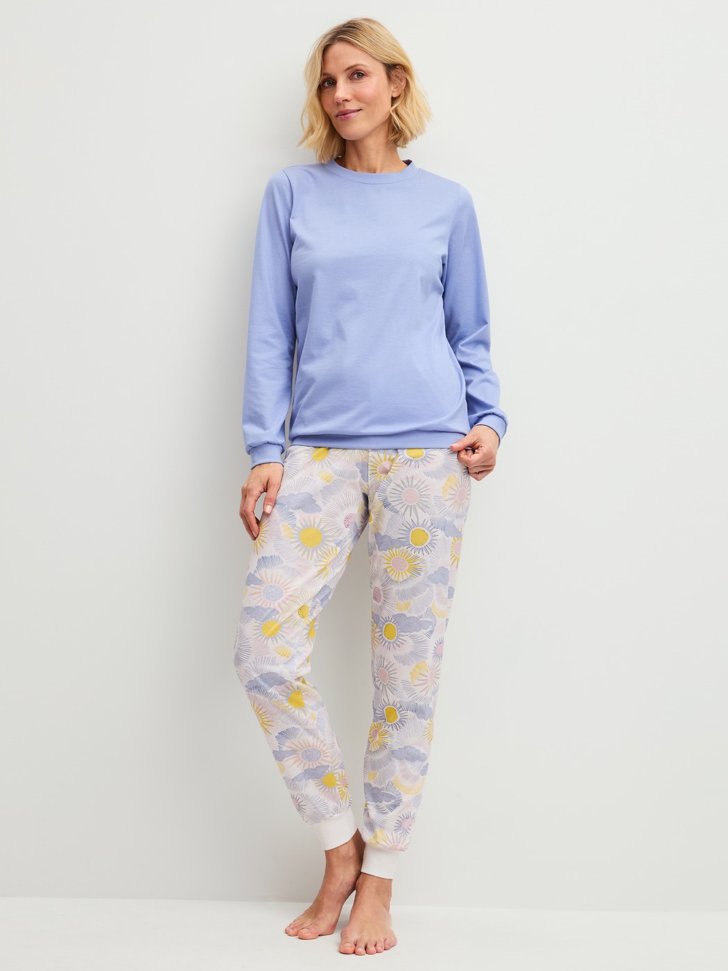 Women model is wearing Pyjama with cuff made of 100% Cotton in Blue, Patterned from the EDITION 85 series by CALIDA, Front view