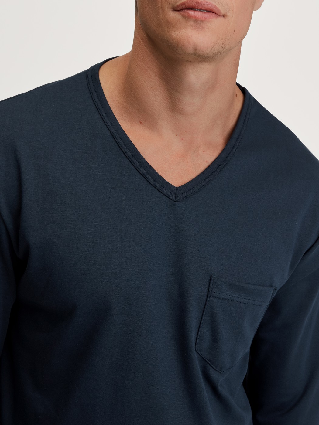 Men model is wearing Pyjama with cuff made of 100% Cotton in Blue, Patterned from the Relax Streamline series by CALIDA, Detail