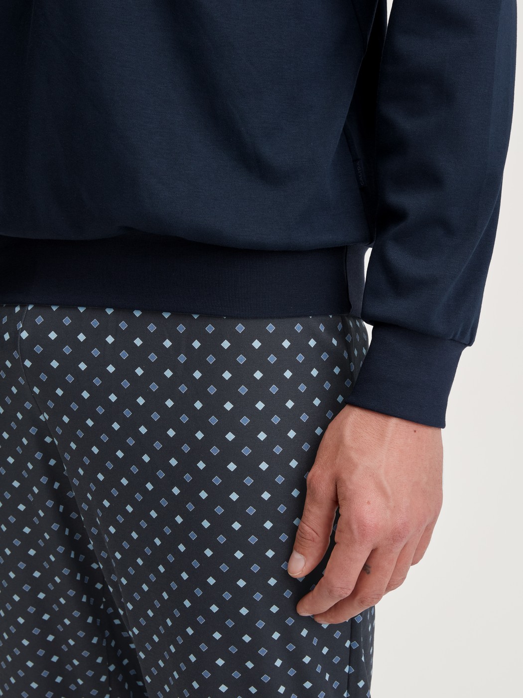 Men model is wearing Pyjama with cuff made of 100% Cotton in Blue, Patterned from the Relax Streamline series by CALIDA, Detail