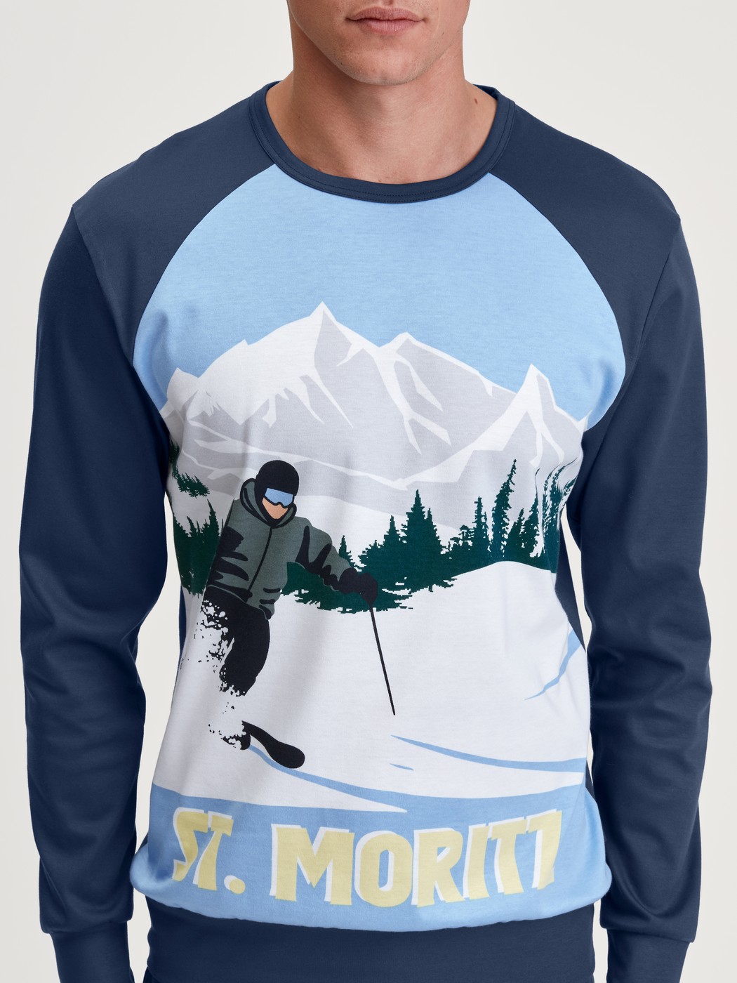 Men model is wearing Pyjama with cuff made of 100% Cotton in Blue, Motif from the Relax Ski Resort series by CALIDA, Detail