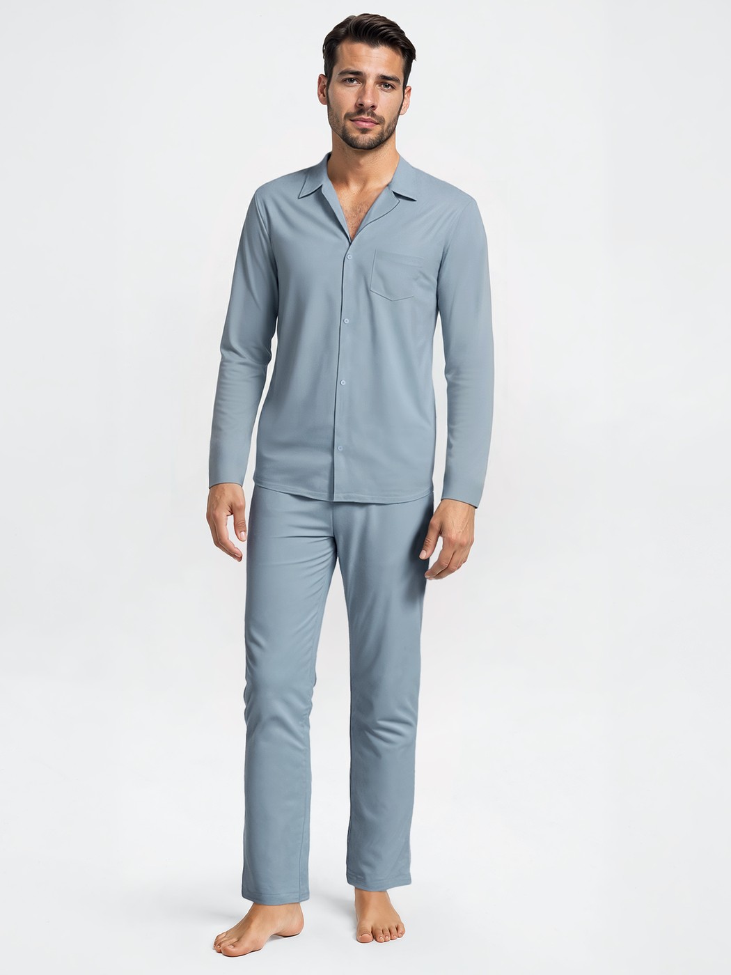 Herren-Model trägt Pyjama mit Knöpfen aus Lyocell in Blau, Einfarbig aus Serie Nightwear Xtra von CALIDA, Vorderansicht