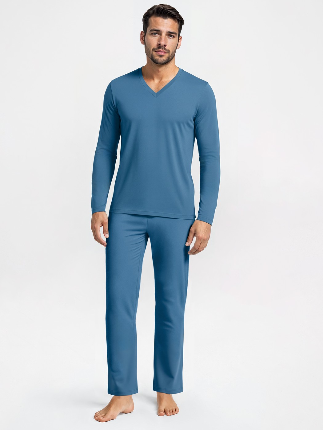 Herren-Model trägt Pyjama, lang aus 100% Baumwolle in Blau, Einfarbig aus Serie Nightwear Xtra von CALIDA, Vorderansicht