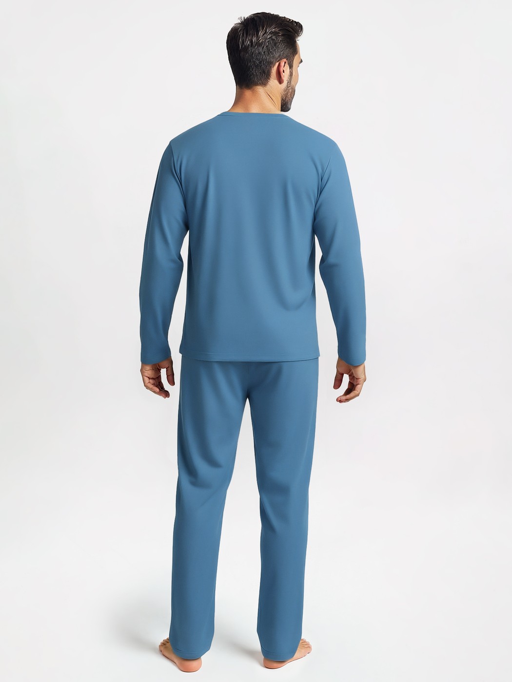 Herren-Model trägt Pyjama, lang aus 100% Baumwolle in Blau, Einfarbig aus Serie Nightwear Xtra von CALIDA, Rückansicht
