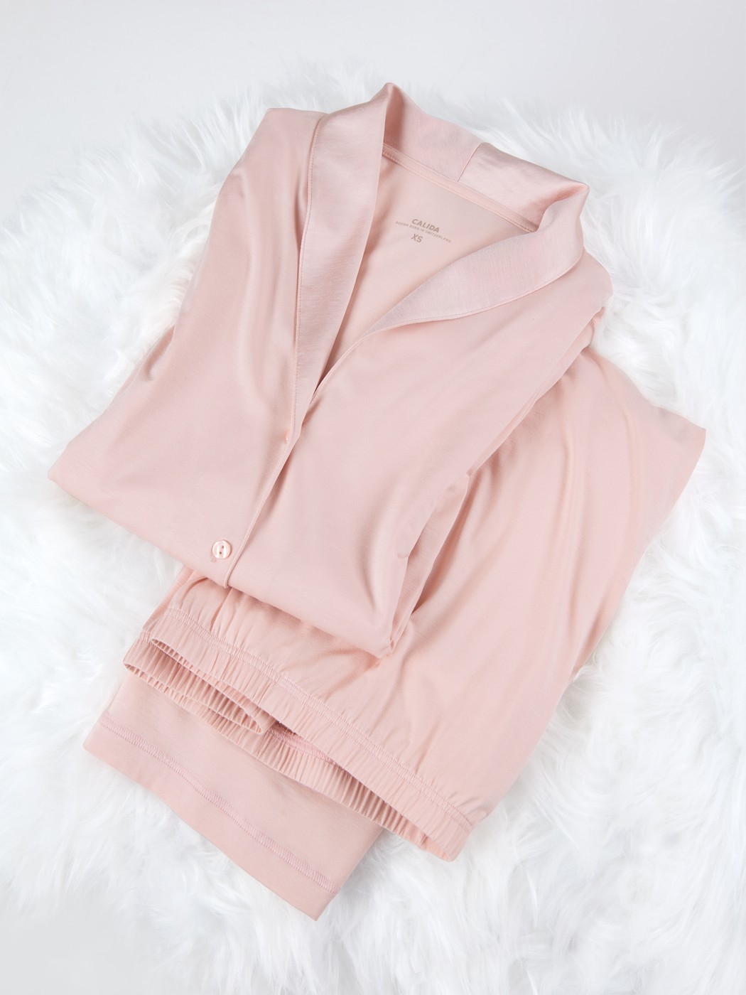 Le mannequin Femme porte le/la Pyjama à boutons en Modal de couleur Rose, Unicolore, de la série Balancing Dreams de CALIDA, Image supplémentaire