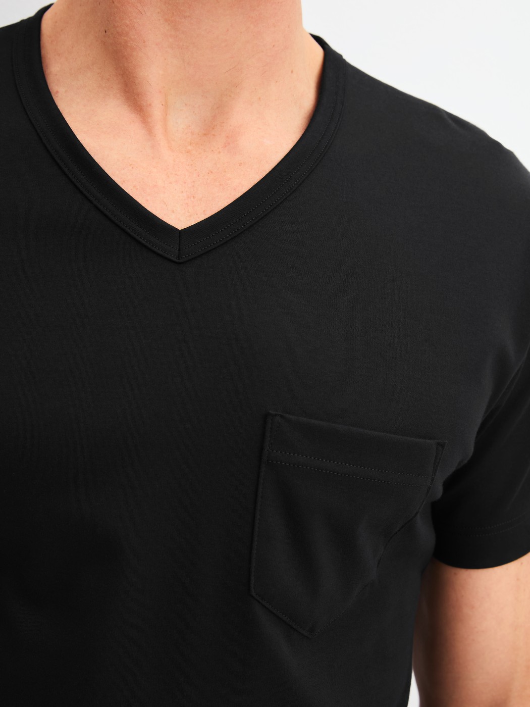 Men model is wearing Short pyjamas made of 100% Cotton in Black, Patterned from the Relax Streamline 2 series by CALIDA, Detail