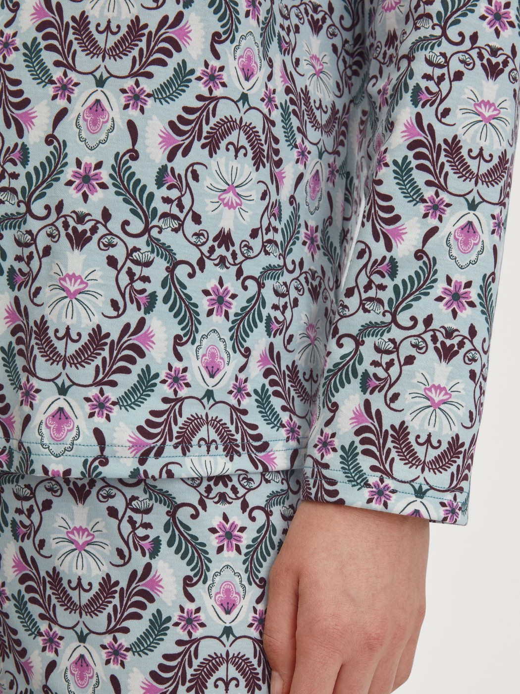 Women model is wearing Button-Up Pyjama made of 100% Cotton in Blue, Patterned from the Autumn Dreams series by CALIDA, Detail