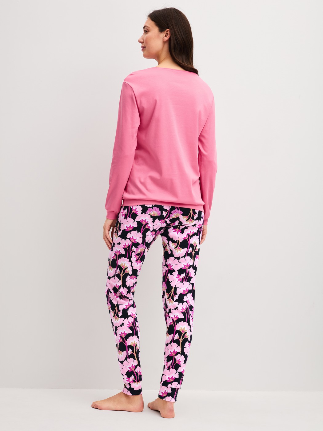 Women model is wearing Pyjama with cuff made of 100% Cotton in Pink, Floral from the Autumn Dreams series by CALIDA, Back view