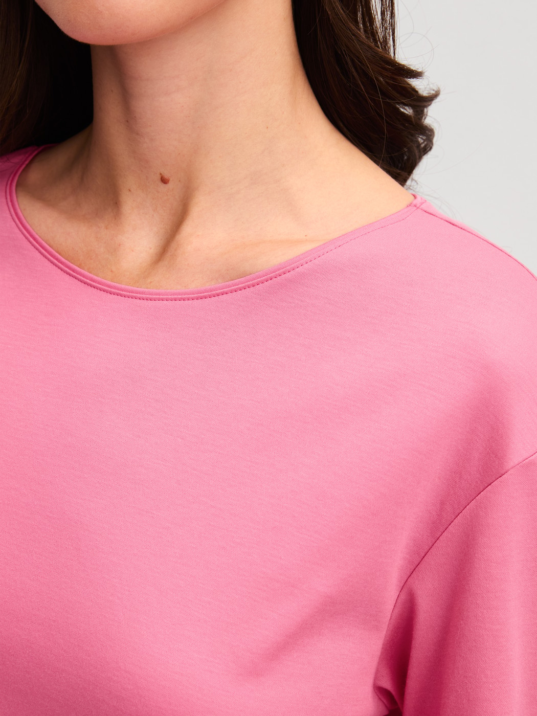 Women model is wearing Pyjama with cuff made of 100% Cotton in Pink, Floral from the Autumn Dreams series by CALIDA, Detail