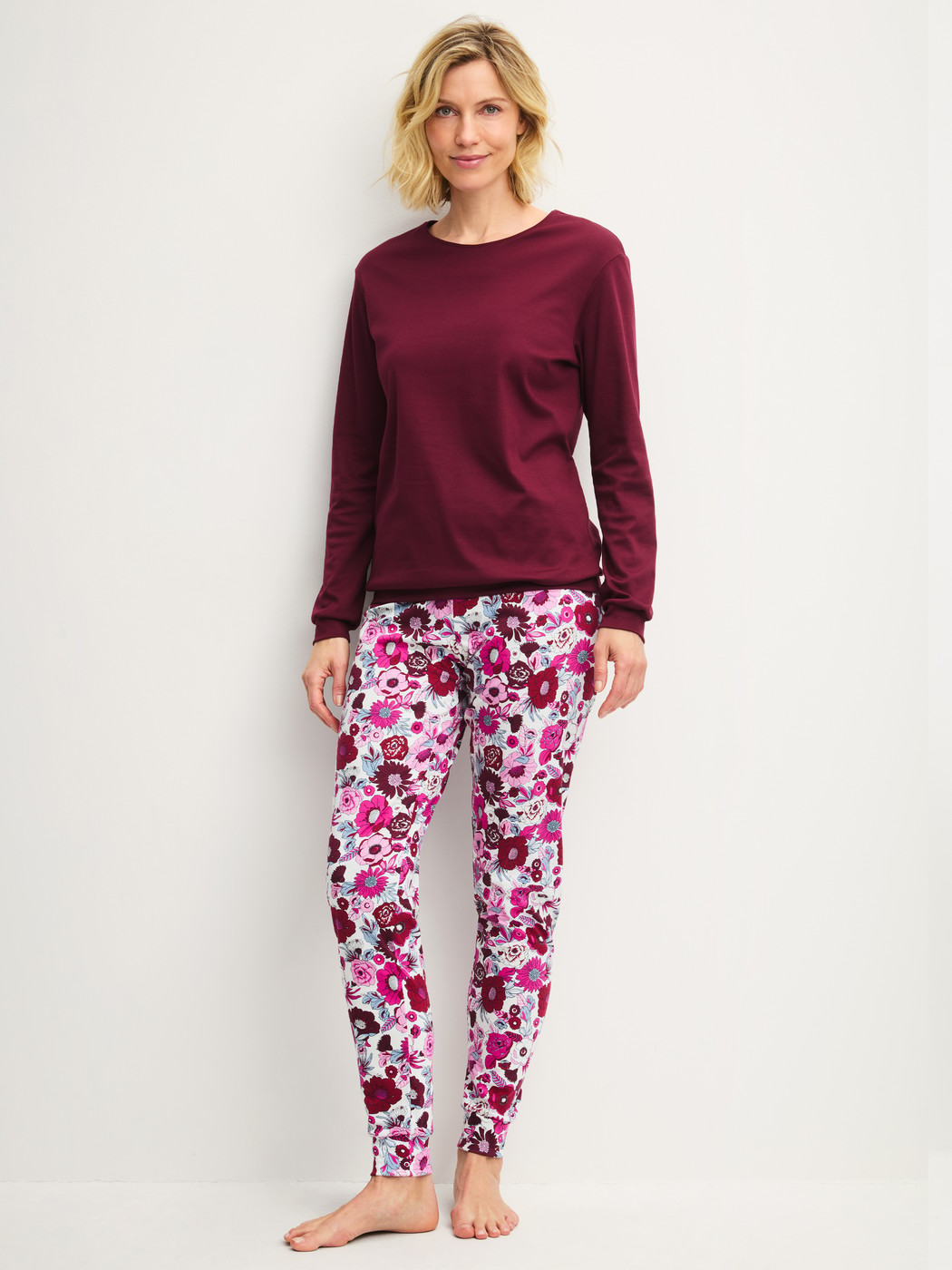 Women model is wearing Pyjama with cuff made of Swiss+Cotton in Red, Floral from the Season Special series by CALIDA, Front view
