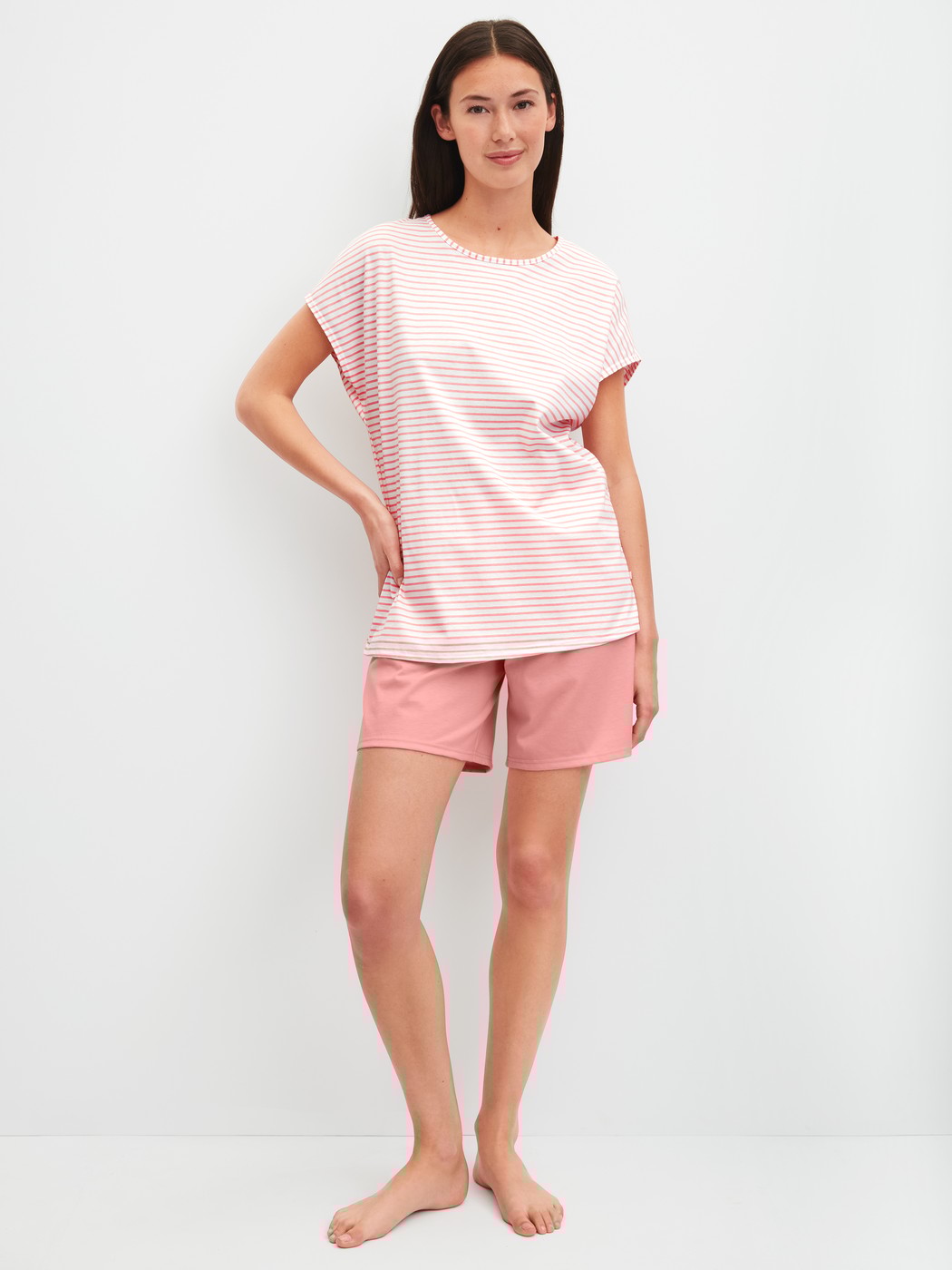 Le mannequin Femme porte le/la Pyjama court en 100% coton de couleur Orange, À motifs, de la série Lovely Nights de CALIDA, Vue de face