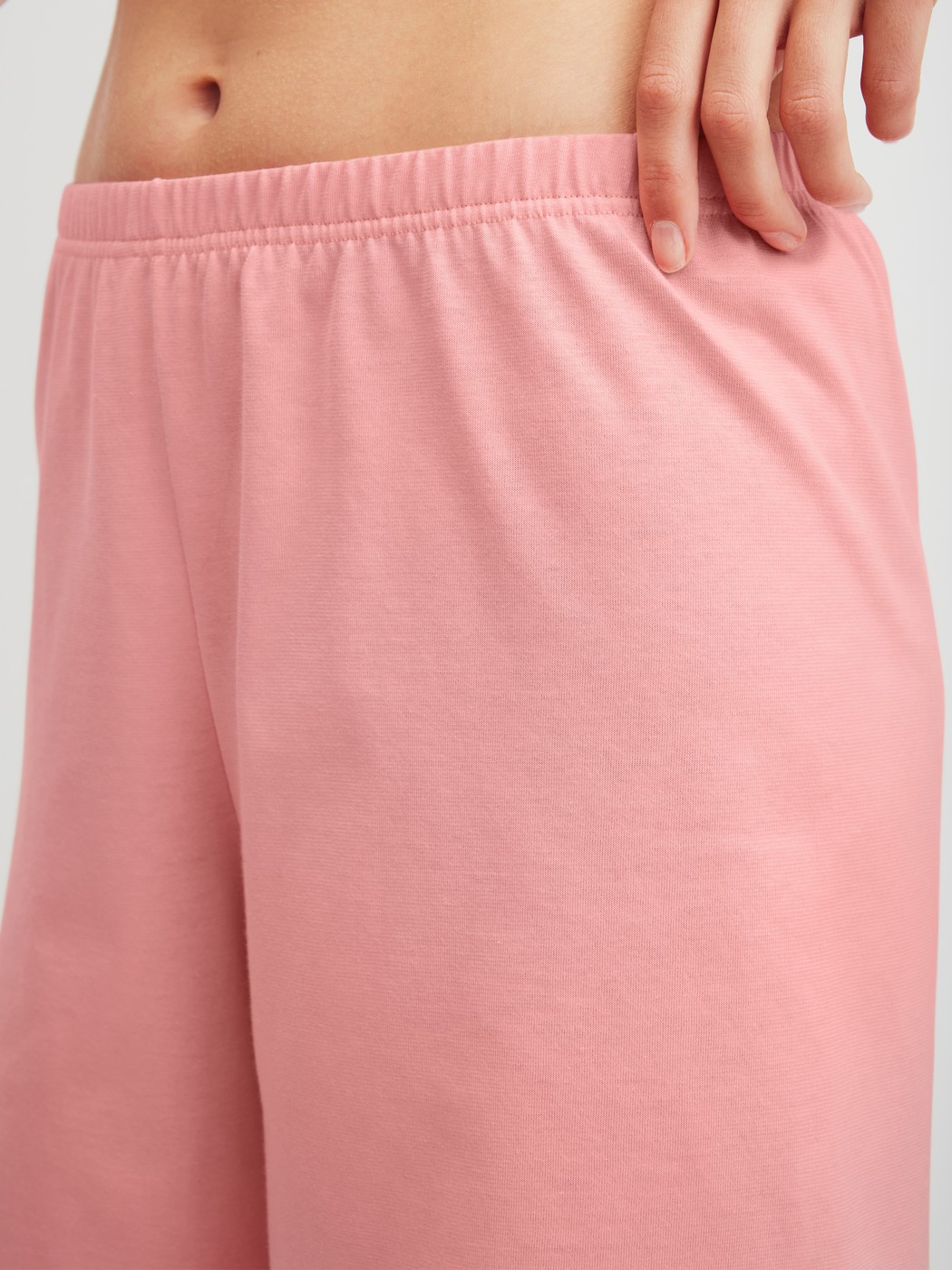 Le mannequin Femme porte le/la Pyjama court en 100% coton de couleur Orange, À motifs, de la série Lovely Nights de CALIDA, Détail