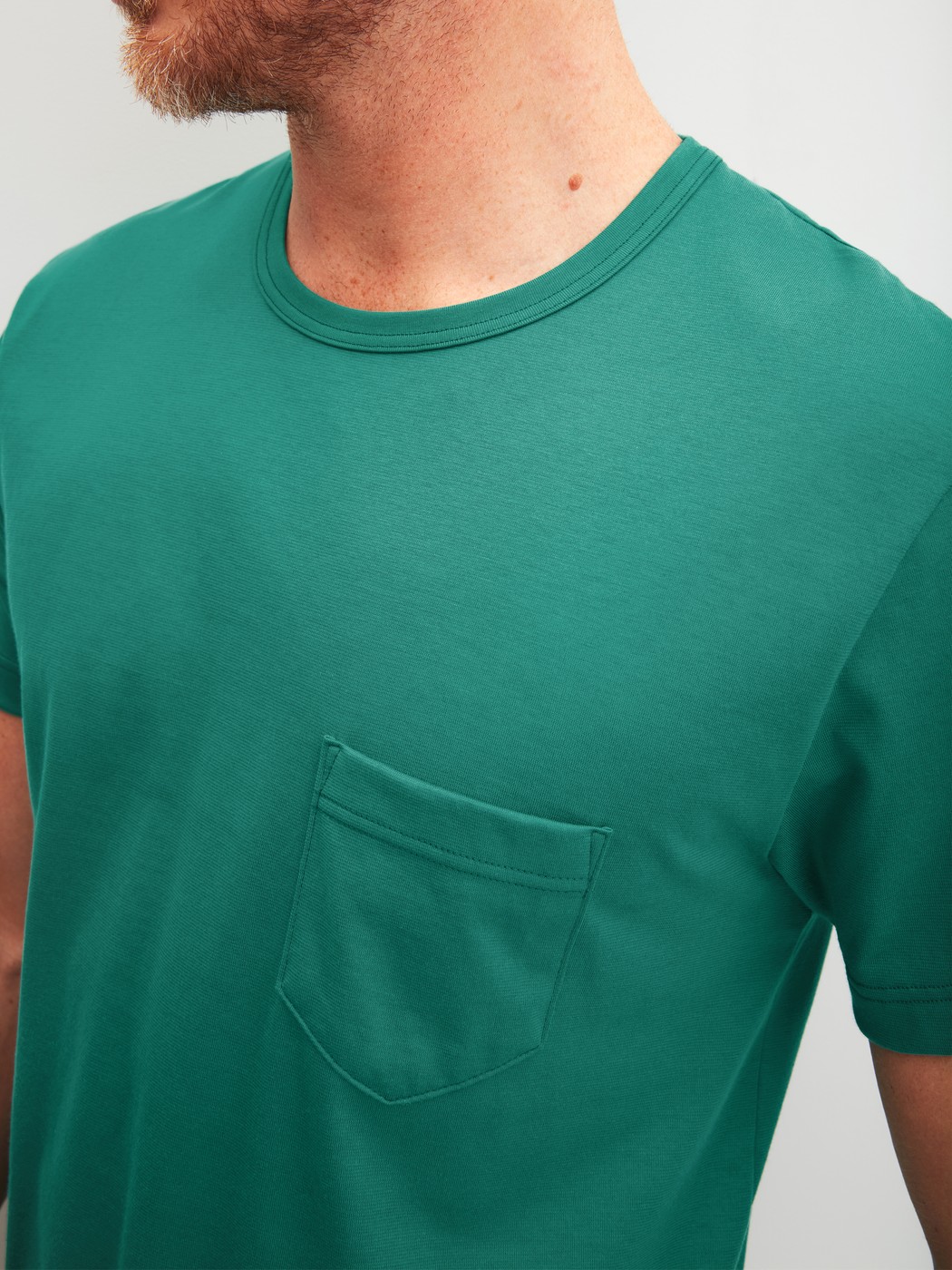 Men model is wearing Short pyjama made of 100% Cotton in Green, Patterned from the Relax Imprint 3 series by CALIDA, Detail