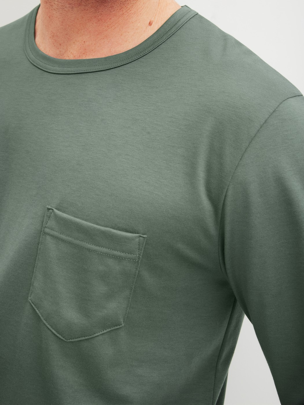 Men model is wearing Pyjamas, long made of 100% Cotton in Green, Patterned from the Relax Imprint 1 series by CALIDA, Detail