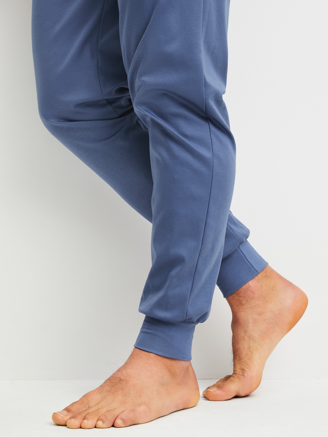 Men model is wearing cuffed pyjamas made of 100% Cotton in Blue, Unicoloured from the Relax Choice 1 series by CALIDA, Detail