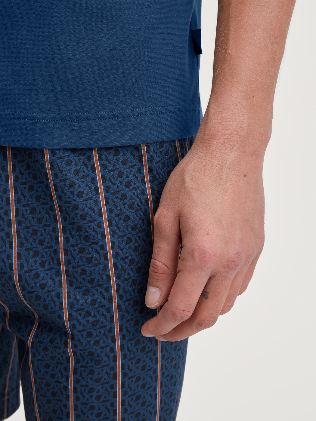 Men model is wearing Short pyjamas made of 100% Cotton in Blue, Striped from the Relax Imprint 1 series by CALIDA, Detail
