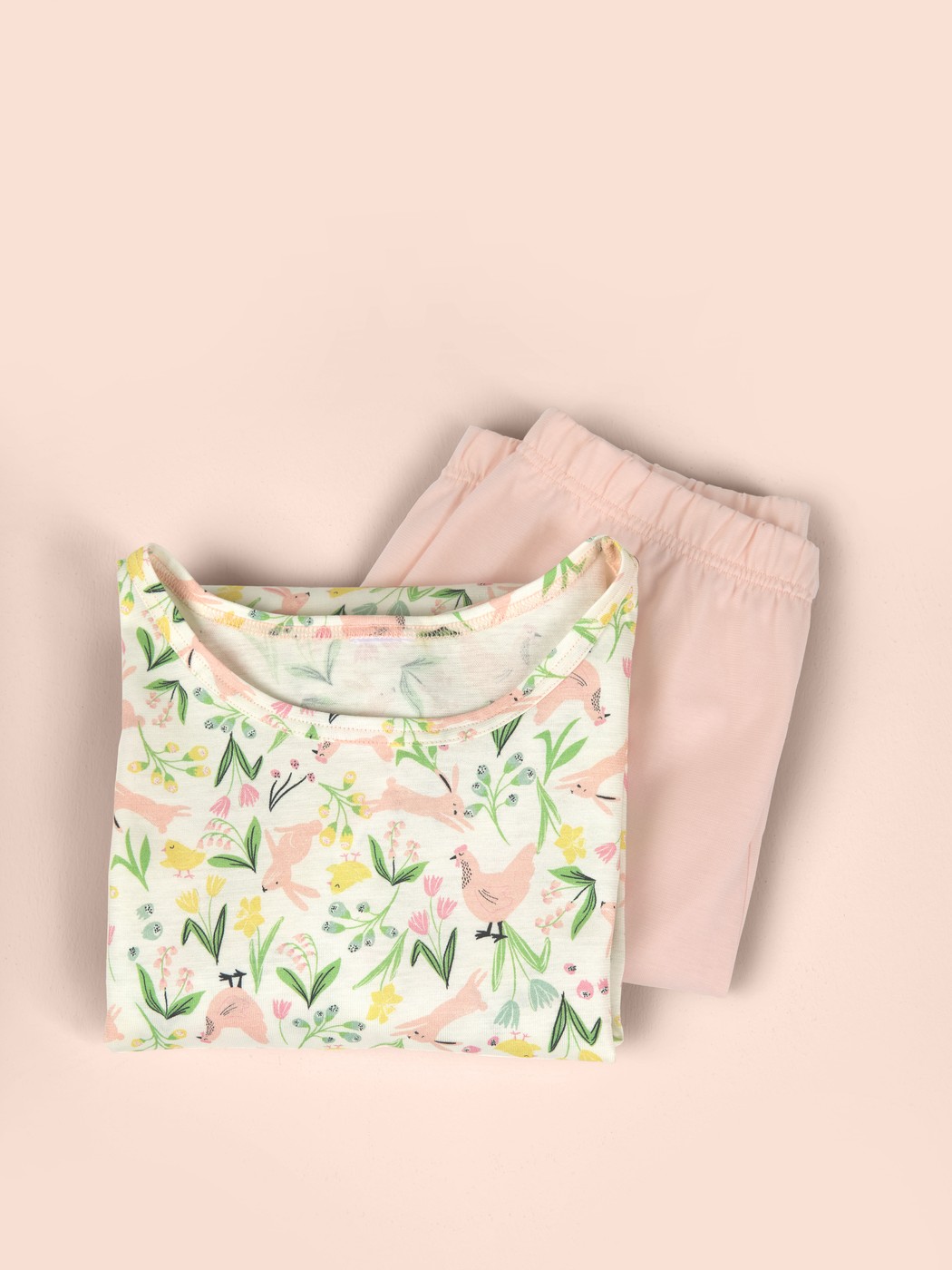 Le mannequin Enfant porte le/la Pyjama court en pur coton bio en 100% coton de couleur Rose, , de la série Kids Easter de CALIDA, Image supplémentaire