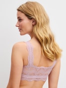 La modella / Il modello Donna indossa Bustier con pizzo in Pizzo di colore Viola, Pizzo, della serie Love Lace di CALIDA, Vista posteriore