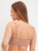 Damen-Model trägt Bustier mit verstellbaren Trägern aus Modal in Grau, Einfarbig aus Serie Natural Skin von CALIDA, Rückansicht