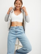 Damen-Model trägt Bustier mit verstellbaren Trägern aus Modal in Weiß, Einfarbig aus Serie Natural Skin von CALIDA, Vorderansicht