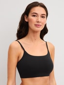 La modella / Il modello Donna indossa Bustier in Modal di colore Nero, Tinta unita, della serie Seamless Natural di CALIDA, Vista frontale
