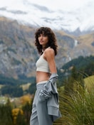 La modella / Il modello Donna indossa Bustier in Modal di colore Bianco, Tinta unita, della serie Seamless Natural di CALIDA, Immagine aggiuntiva