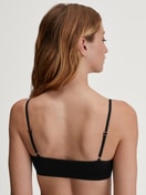 Damen-Model trägt Bustier aus Polyamid in Schwarz, Einfarbig aus Serie Sleek Skin von CALIDA, Rückansicht