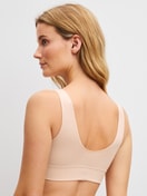 Le mannequin Femme porte le/la Brassière en Coton de couleur Rose, Unicolore, de la série Elastic de CALIDA, Vue arrière