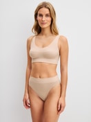 Le mannequin Femme porte le/la Brassière en Coton de couleur Rose, Unicolore, de la série Elastic de CALIDA, Tenue