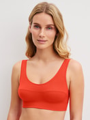 Women model is wearing Bustier made of Cotton in Red, Unicoloured from the Elastic series by CALIDA, Front view
