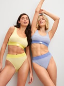 La modella / Il modello Donna indossa Bustier in Cotone di colore Blu, A righe, della serie EDITION 85 di CALIDA, Immagine aggiuntiva