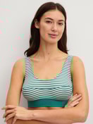 La modella / Il modello Donna indossa Bustier in Cotone di colore Verde, A righe, della serie Elastic Special di CALIDA, Vista frontale