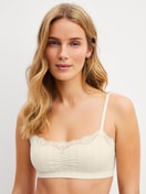 Le mannequin Femme porte le/la Brassière en Coton de couleur Beige, Dentelle, de la série Etude Toujours de CALIDA, Vue de face