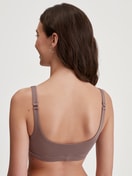 La modella / Il modello Donna indossa Bustier in Modal di colore Marrone, Tinta unita, della serie Natural Skin di CALIDA, Vista posteriore