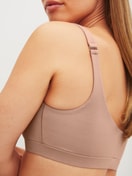 Damen-Model trägt Bustier aus  in Braun,  aus Serie Natural Skin von CALIDA, Detail