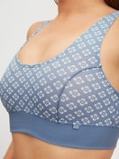 La modella / Il modello Donna indossa Bustier in Cotone di colore Blu, A scacchi, della serie Elastic Trend di CALIDA, Dettaglio