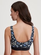 Damen-Model trägt Bustier mit Softbund aus Baumwolle in Schwarz, Floral aus Serie Elastic Trend von CALIDA, Rückansicht