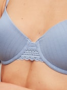 Le mannequin Femme porte le/la Soutien-gorge à armatures en Modal de couleur Bleu, Dentelle, de la série Etude Ajours de CALIDA, Détail